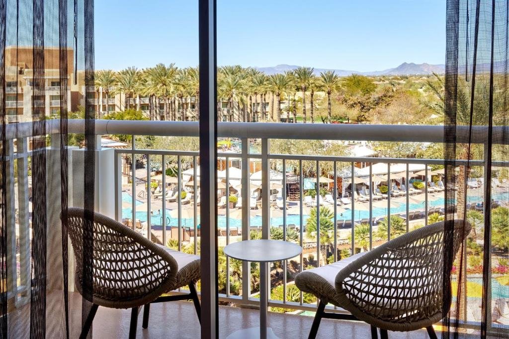 Двухместный номер Standard с балконом и с видом на бассейн JW Marriott Phoenix Desert Ridge Resort & Spa