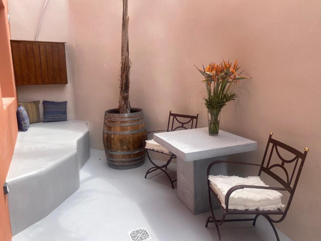 Номер Standard Pink Freud Villas Santorini
