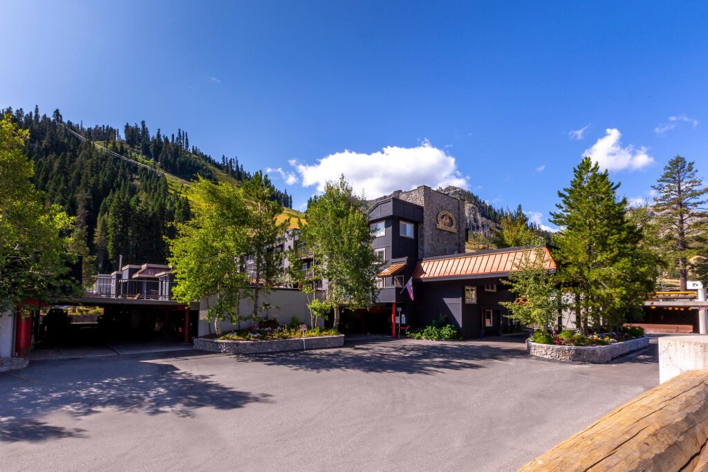 Номер Standard Red Wolf Lodge at Olympic Valley