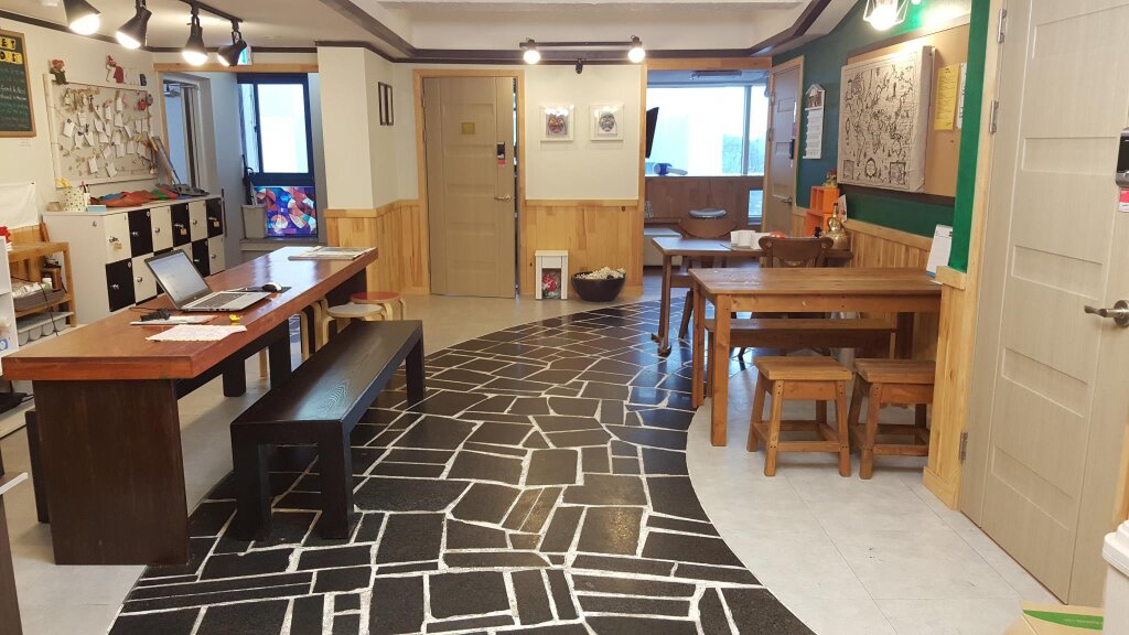 Кровать в общем номере (мужской номер) Dongbaekseom Guesthouse
