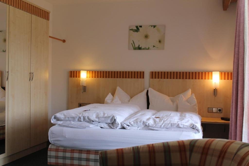 Standard Doppel Zimmer DEVA Hotel-Restaurant Fischerwirt inklusive Chiemgau Card