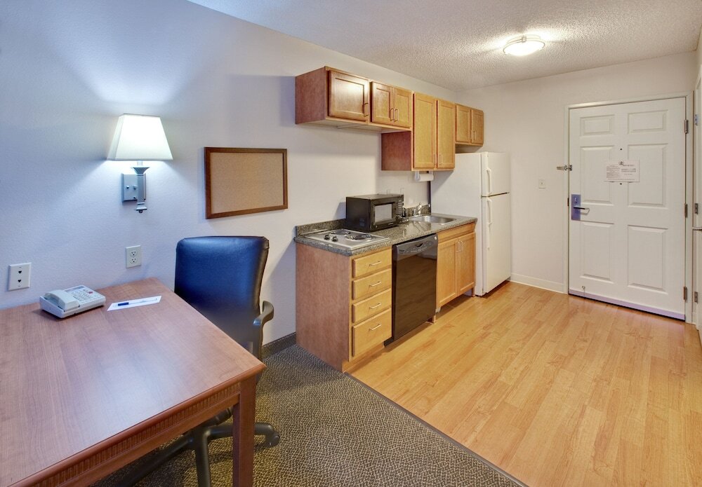 Suite Candlewood Suites Rockford, an IHG Hotel