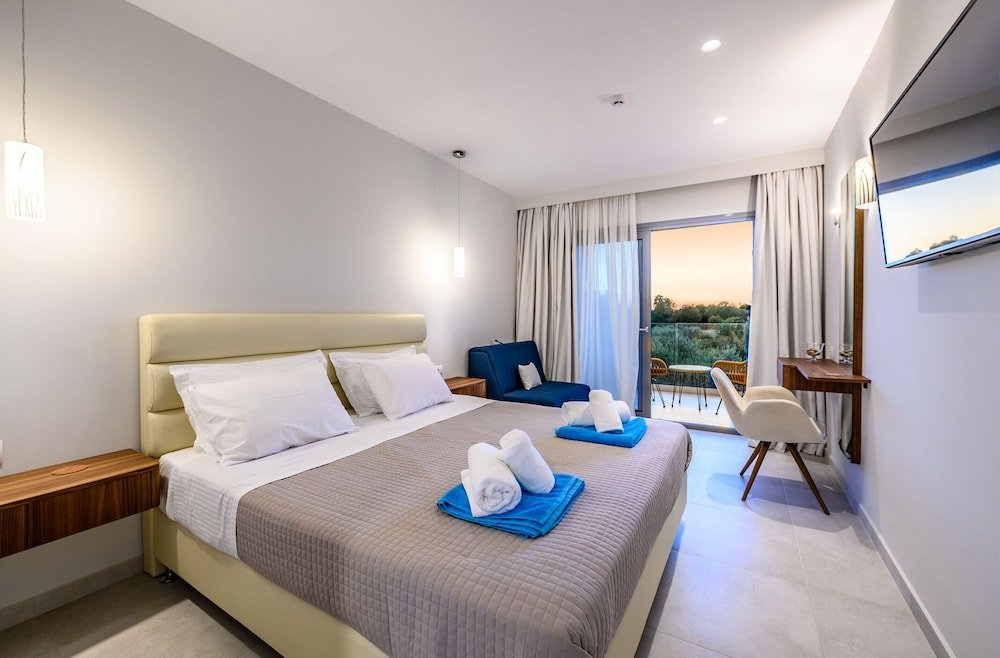 Comfort Triple room with balcony Alonaki Resort