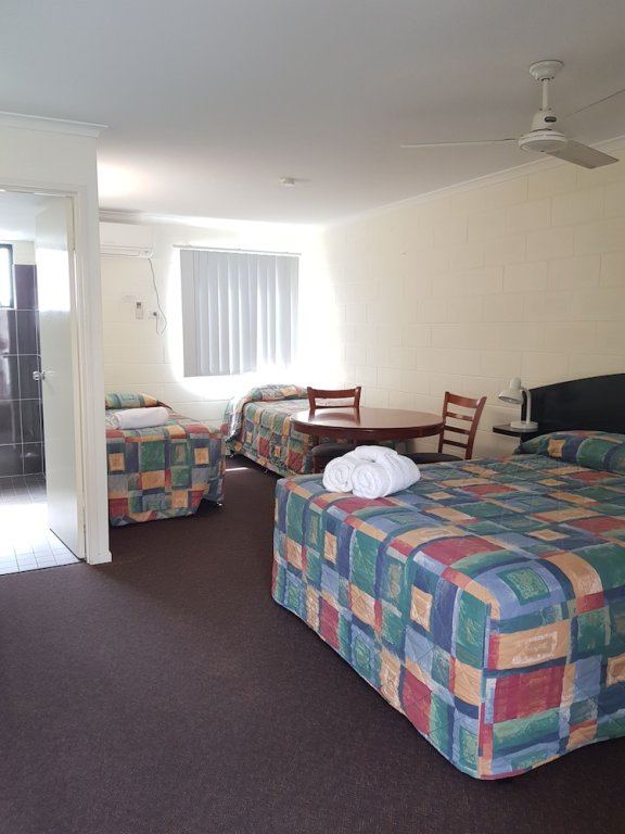 Standard Double Family room with balcony Harbour Lodge Motel