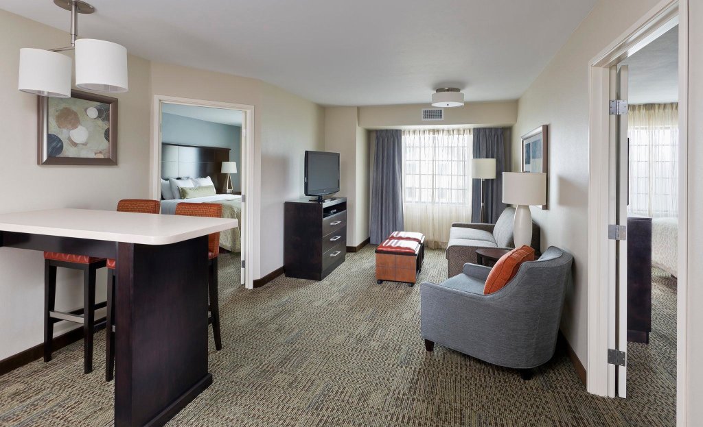Люкс с 2 комнатами Staybridge Suites Montgomeryville, an IHG Hotel
