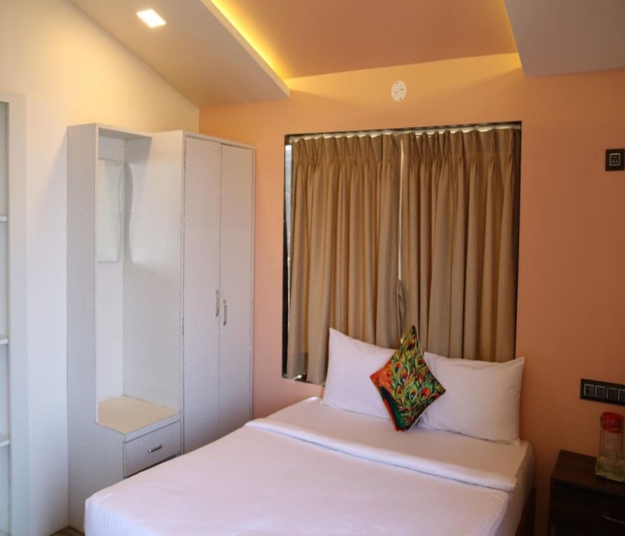 Люкс Luxury Pooja Villa Suites-Rooms and Pool, Igatpuri