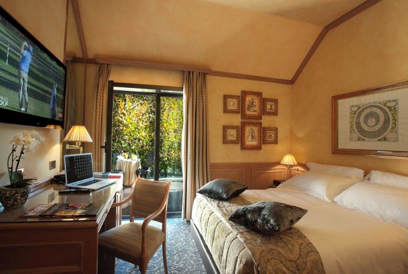 Номер Executive Hotel de la Ville Monza - Small Luxury Hotels of the World