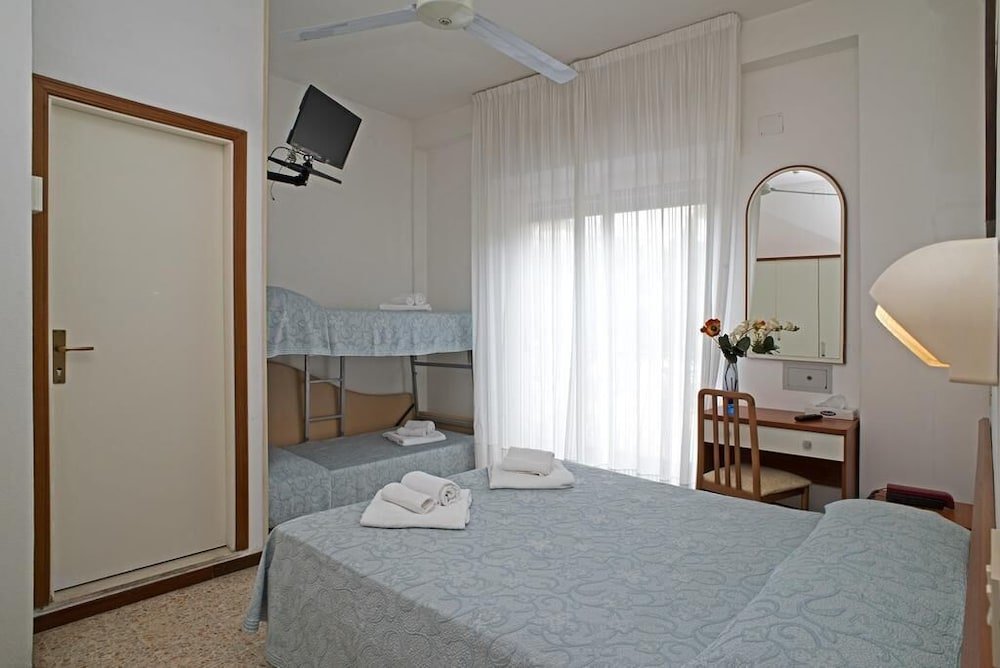 Standard Vierer Zimmer Hotel Adria
