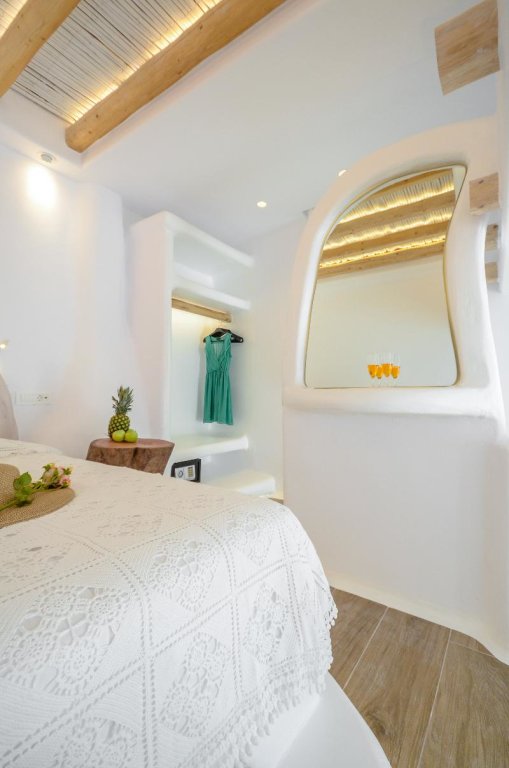 Standard room with balcony Naxos Island Escape Suites