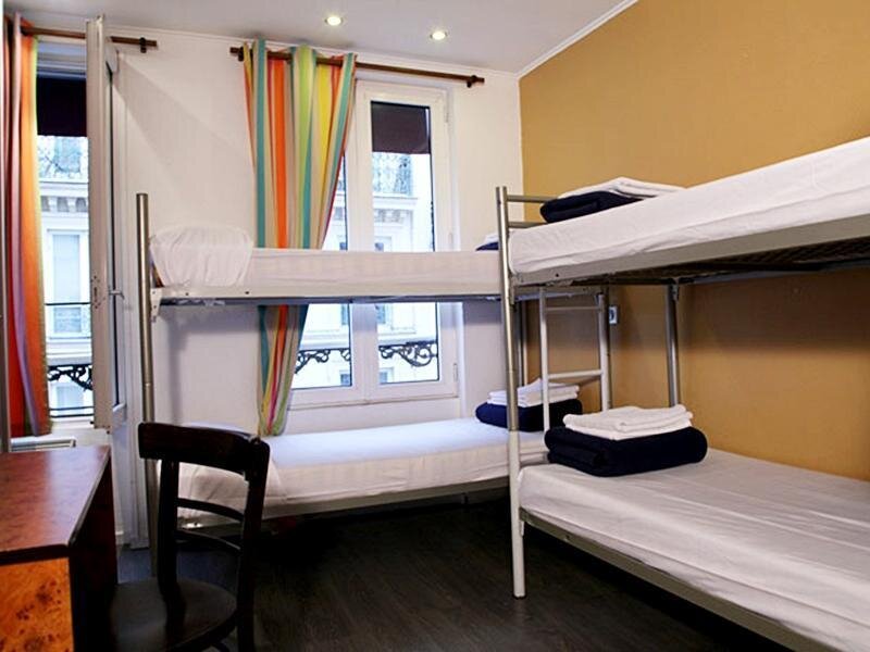 Кровать в общем номере Plug inn Montmartre by Hiphophostels