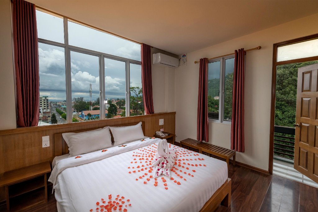 Номер Superior с видом на горы UCT Taunggyi Hotel