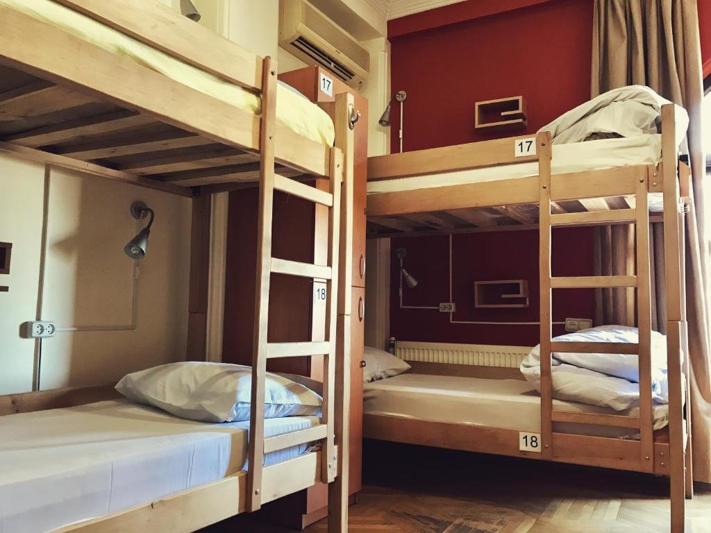 Bed in Dorm Envoy Hostel