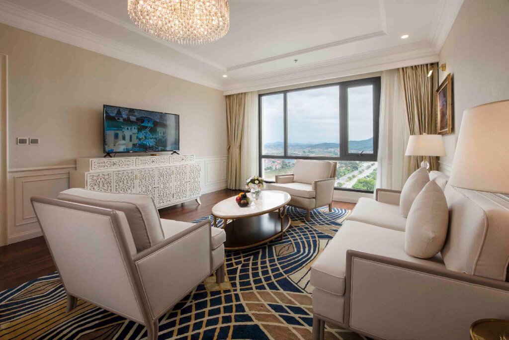 Executive Suite Four Points by Sheraton Lang Son