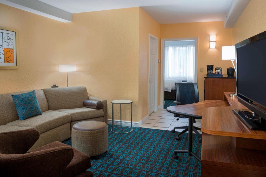 Люкс Fairfield Inn & Suites by Marriott Ottawa Kanata
