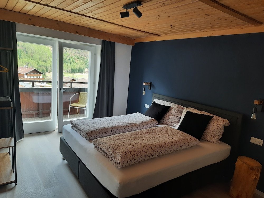 Appartamento Comfort 2 camere con balcone e con vista sulle montagne Ferienhaus Enzian