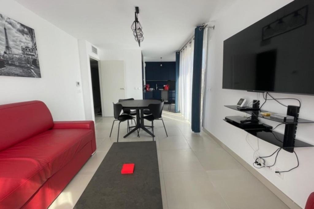 Appartement Beautiful Bright Apt At 3 Min Walk From The Beach