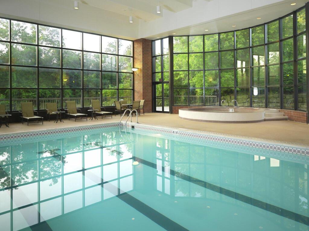 Отель Sheraton Suites Akron Cuyahoga Falls 4* (95 отзывов) в Кайахога-Фолс,  Cuyahoga Valley National Park. Забронировать Отель Sheraton Suites Akron  Cuyahoga Falls 4*