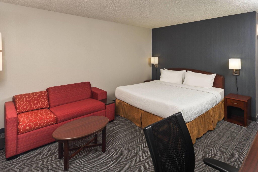Люкс Courtyard by Marriott Indianapolis South