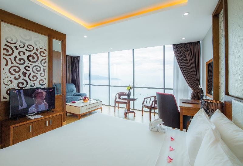 Standard room with balcony Le Hoang Beach Hotel Danang