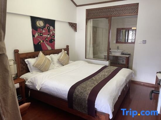 Bett im Wohnheim Lijiang Yingluo Inn