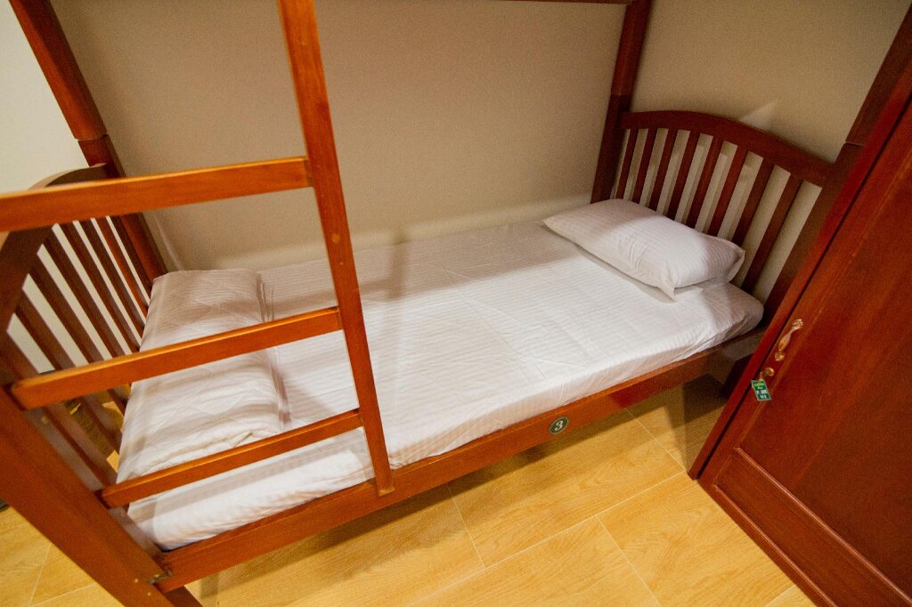 Кровать в общем номере Green Oasis Hotel