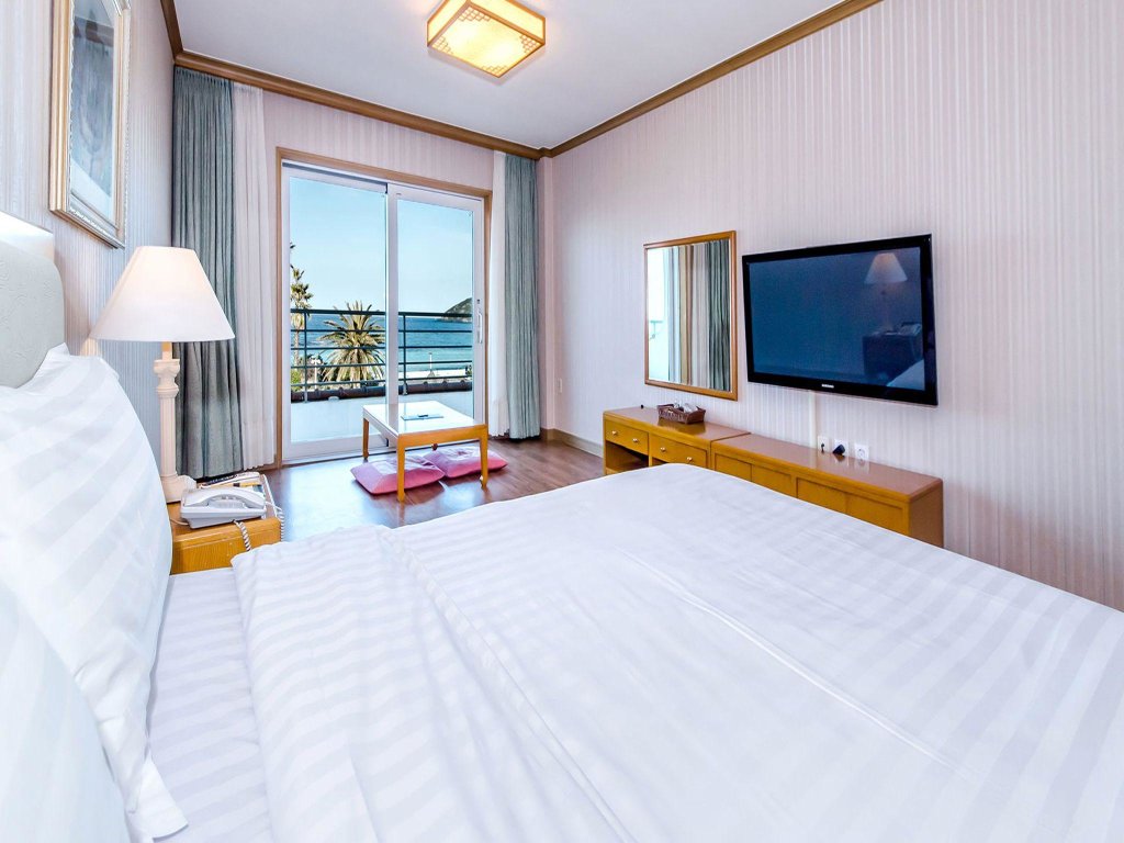 Двухместный номер Standard с видом на море Jeju Sunshine Hotel