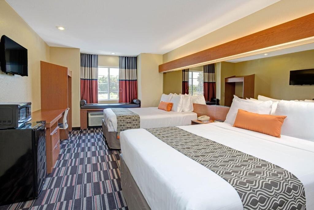 Двухместный номер Standard Microtel Inn & Suites by Wyndham Bushnell