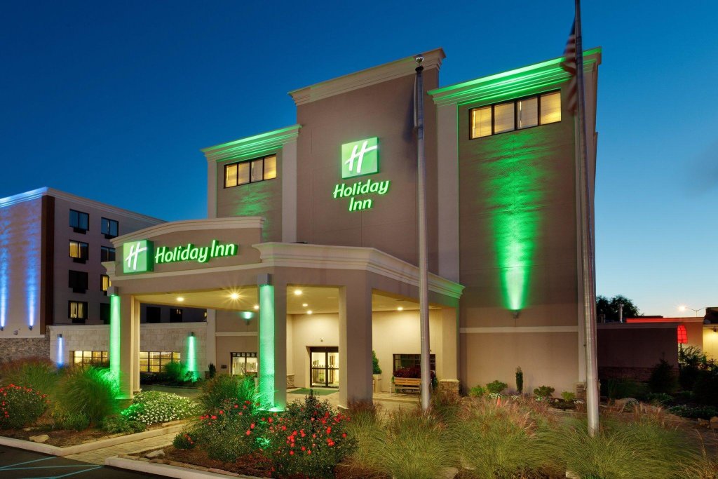 Четырёхместный номер Deluxe Holiday Inn Williamsport, an IHG Hotel