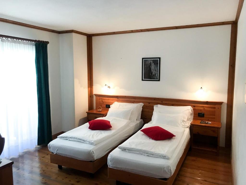 Standard Doppel Zimmer Hotel Garni Civetta