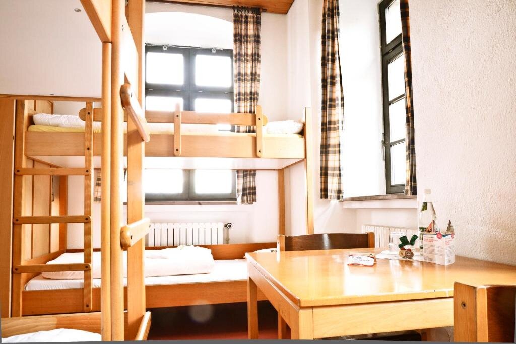 Кровать в общем номере (мужской номер) Youth Hostel Würzburg