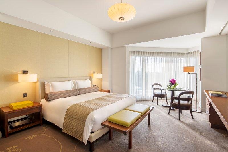 Кровать в общем номере Palace Hotel Tokyo