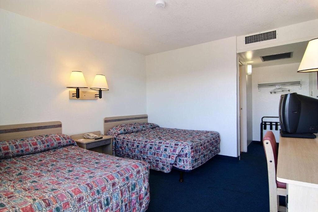 Четырёхместный номер Standard Motel 6-Farmington, NM