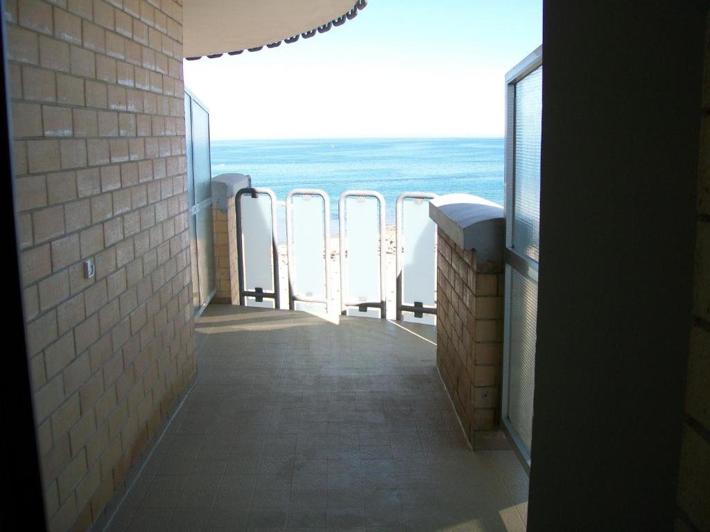 Четырёхместный номер Standard с балконом и с видом на море Hotel Maxim's