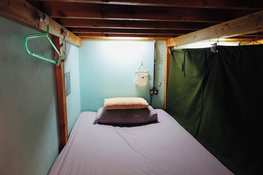 Кровать в общем номере с балконом Fuqi Hostel - Heping