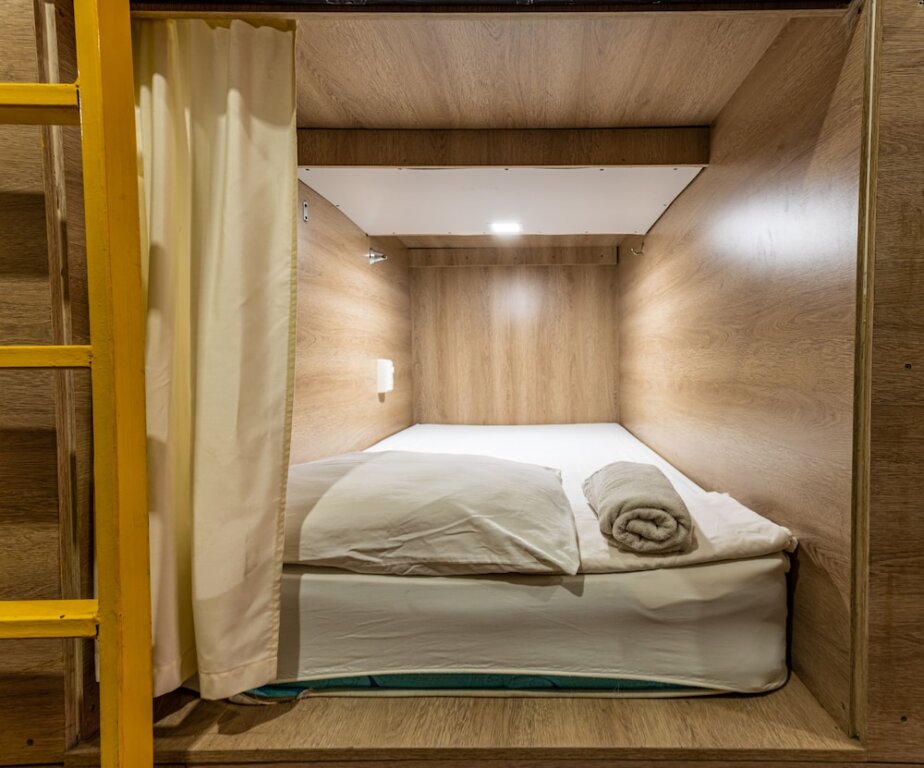 Кровать в общем номере (женский номер) Hostel the pod 33