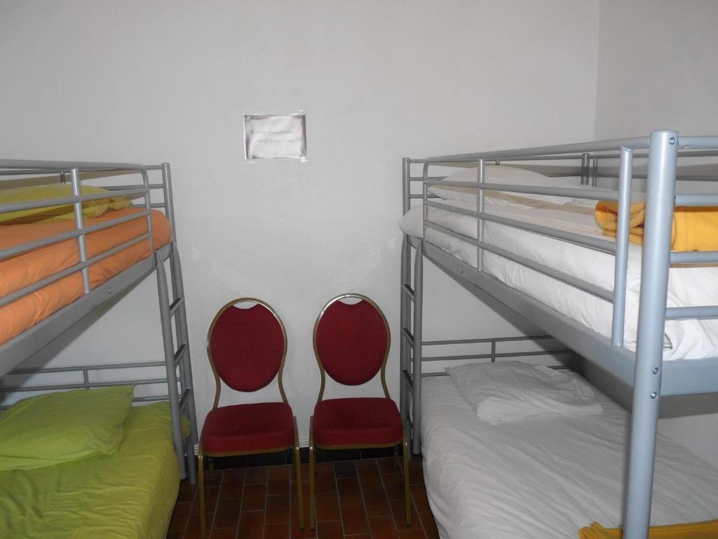 Кровать в общем номере Chambres D'Hôtes Le Domaine de la Marnière