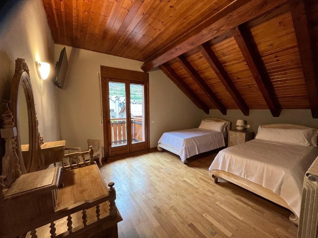 Standard double chambre avec balcon Hotel Els Encantats