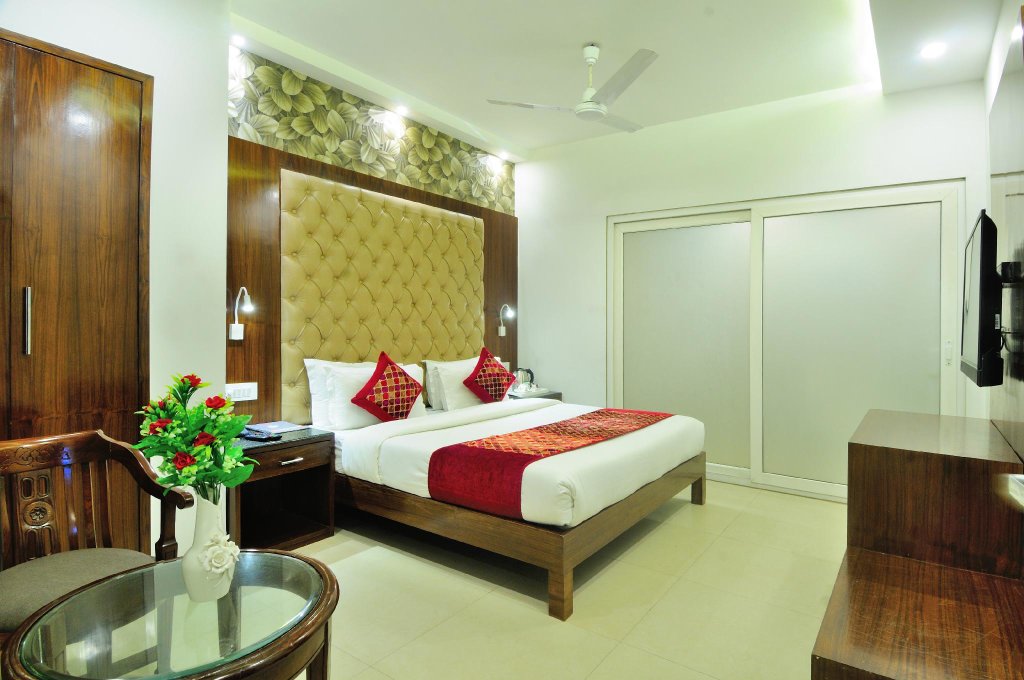 Premium room Hotel Yuvraj Deluxe New Delhi Railway station