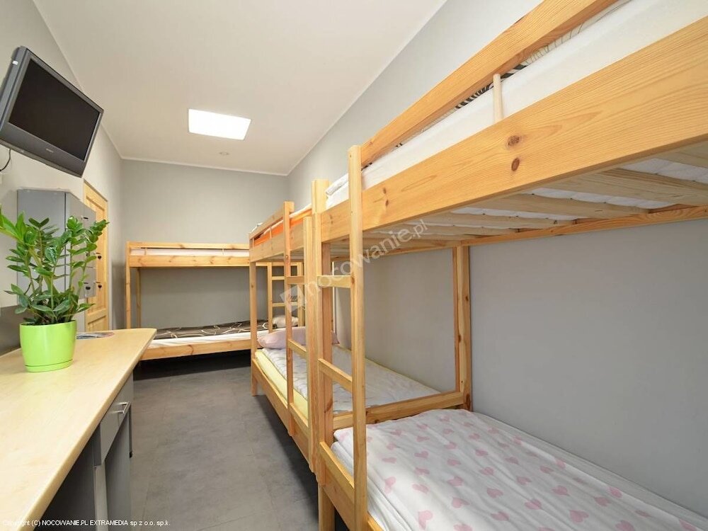Кровать в общем номере Hostel Siennicka
