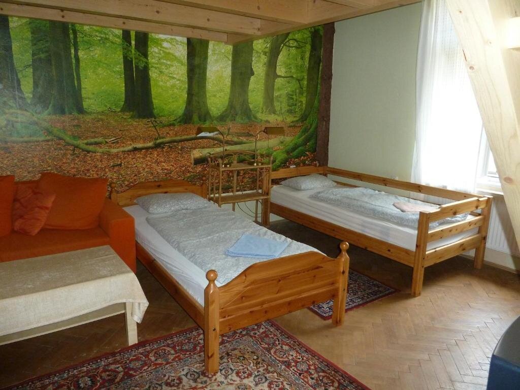 Кровать в общем номере ARTHARMONY Pension & Hostel