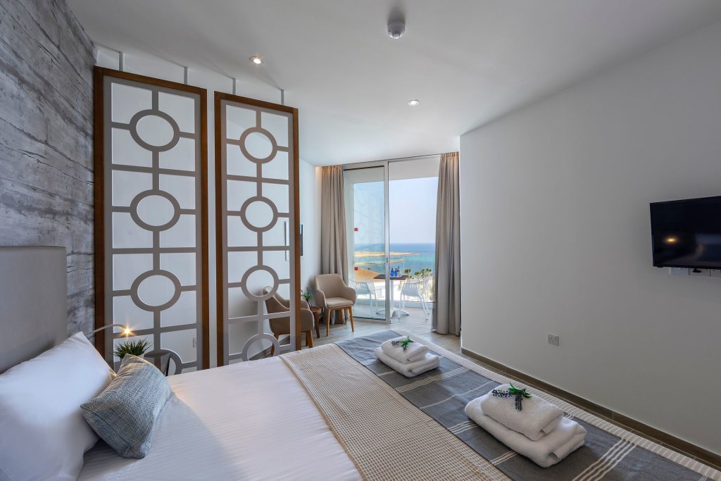 Habitación De lujo con vista parcial al mar Leonardo Plaza Cypria Maris Beach Hotel & Spa