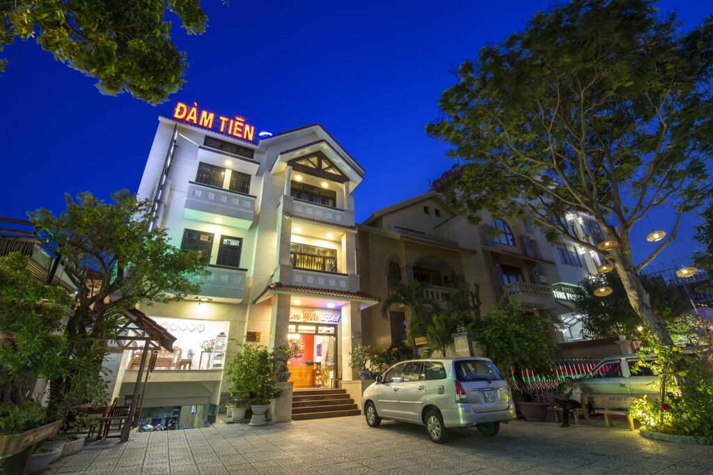 Кровать в общем номере Dam Tien Hotel