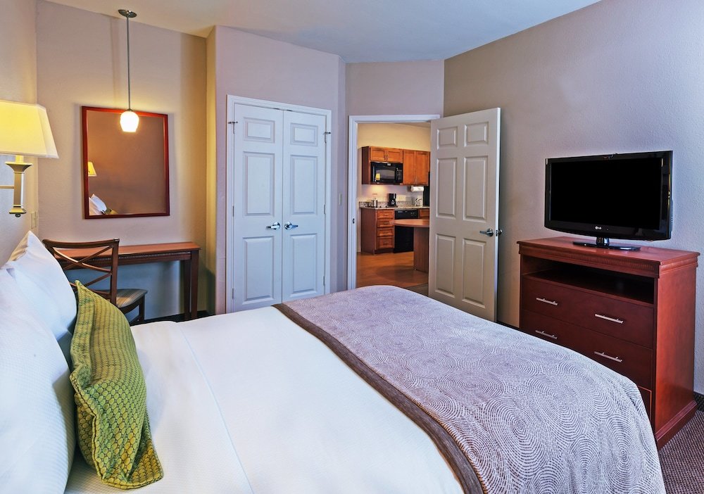 1 Bedroom Suite Candlewood Suites Baytown, an IHG Hotel
