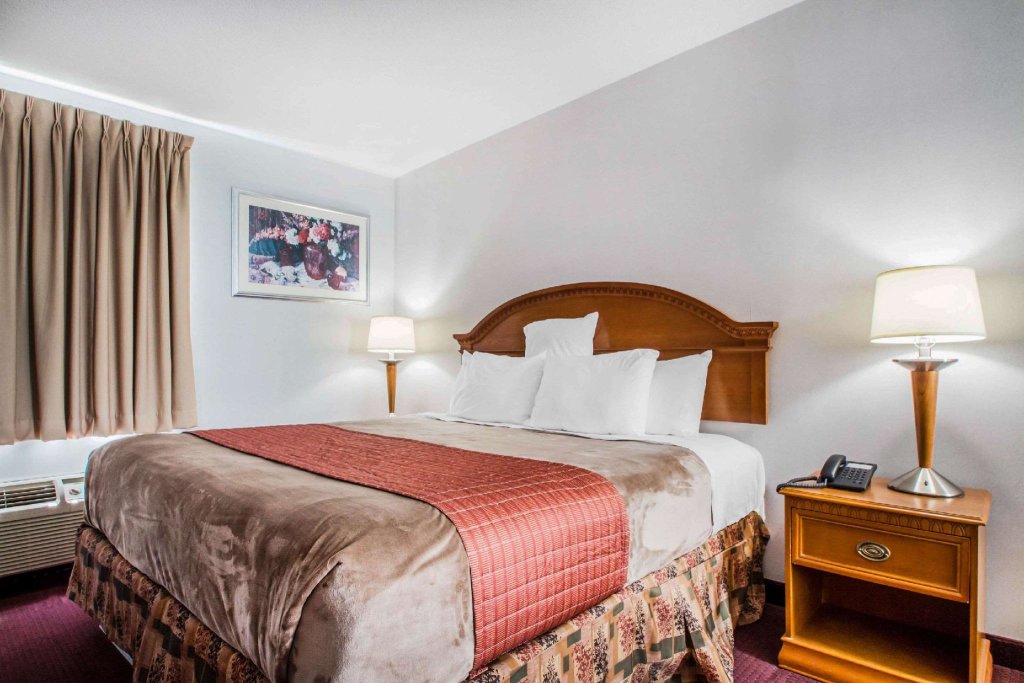 Люкс c 1 комнатой Rodeway Inn & Suites New Paltz- Hudson Valley