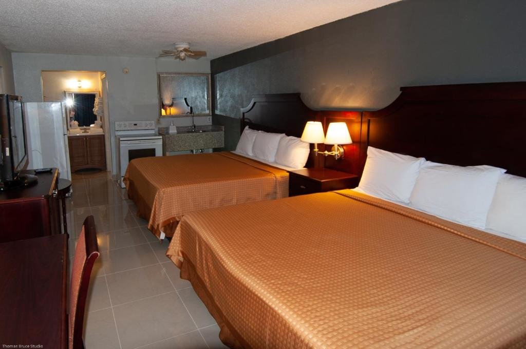 Люкс Deluxe Express Inn & Suites - 5 Miles from St Petersburg Clearwater Airport