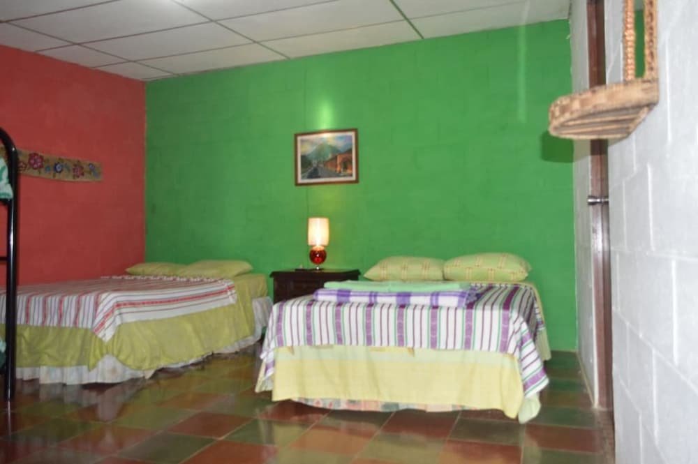 Одноместный номер Economy с 3 комнатами Hostal Meson De San Fenando