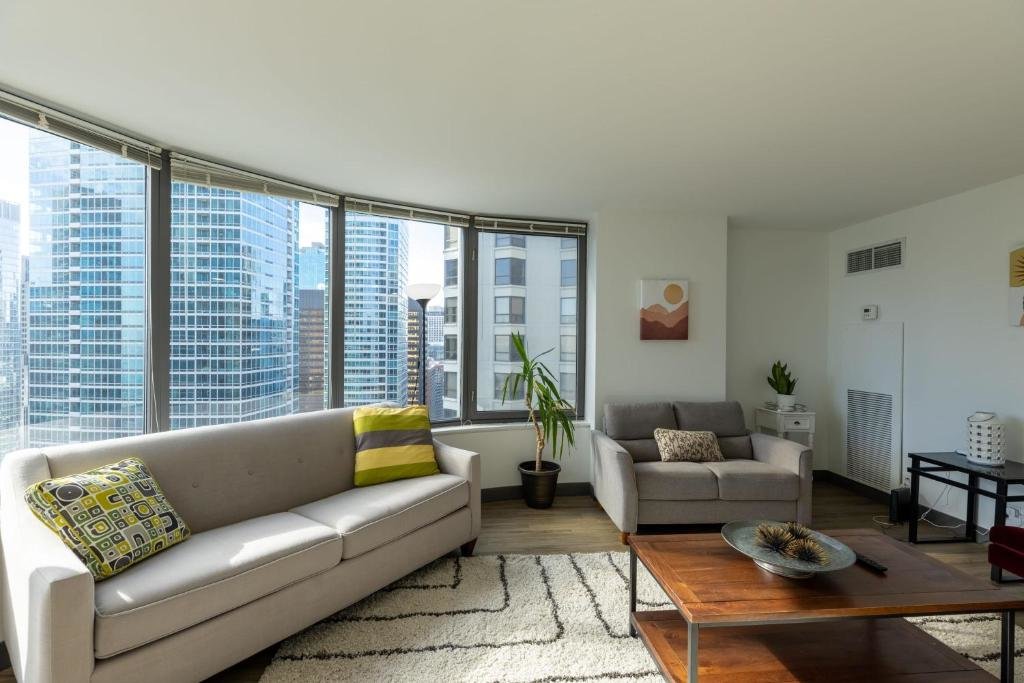 Apartment Ultimate 3br Luxury Suite Near Navy Pier with Gym & Pool by Envitae