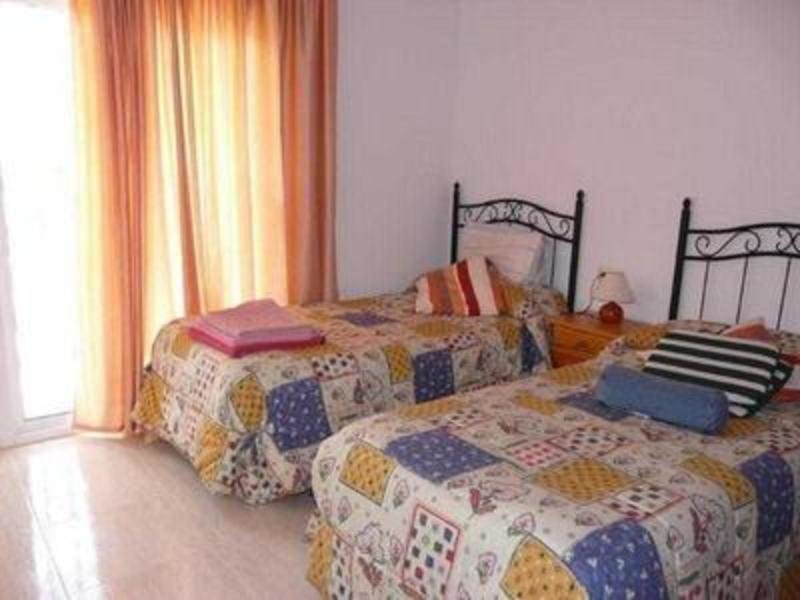 Кровать в общем номере с 3 комнатами Casas adosadas Romani