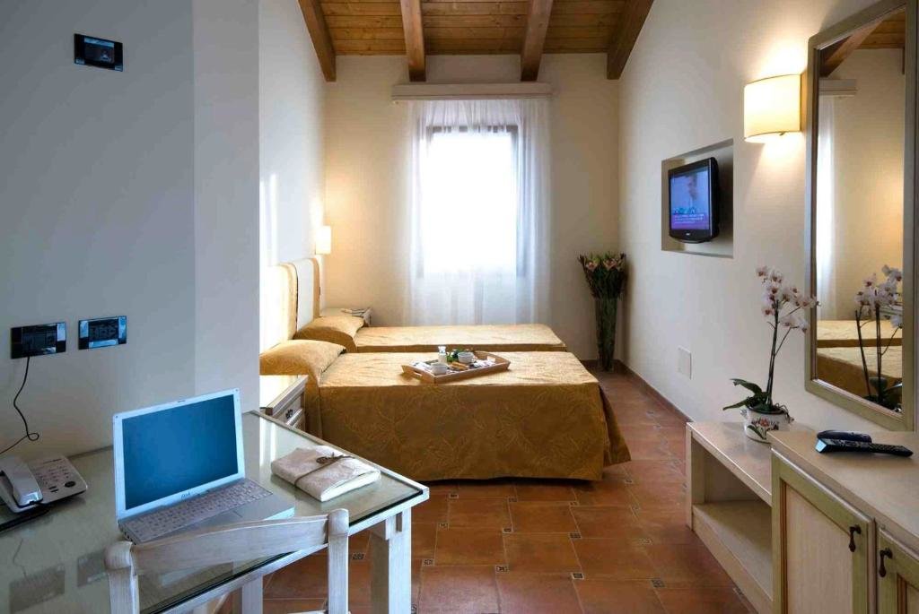 Standard Triple room with garden view Dune Agriturismo