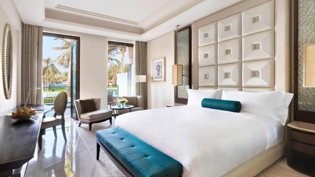 Двухместный номер Deluxe с видом на горы Al Bustan Palace, a Ritz-Carlton Hotel
